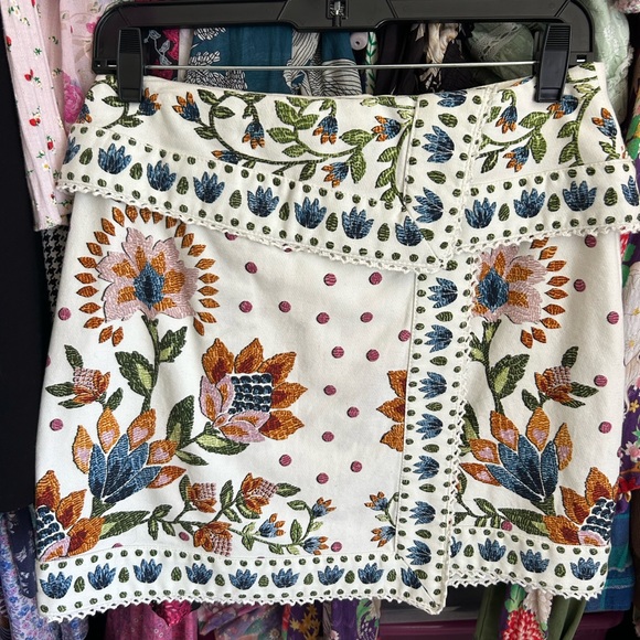 Trade/sell Farm Rio summer garden mini skirt size small EUC🦄🌺💜 - Picture 5 of 5